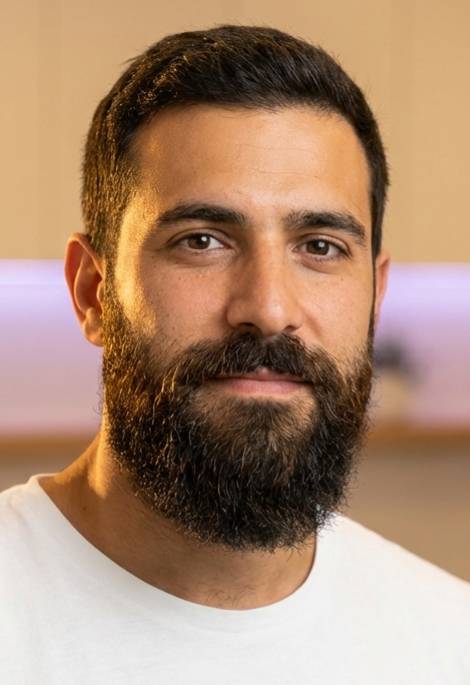 صورة ترويجية لخدمة زراعة شعر الشارب واللحية في مركز يور هير سنتر في تركيا